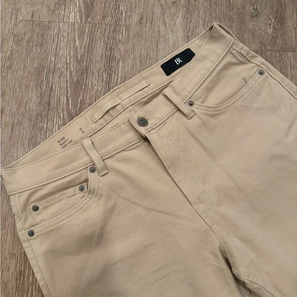 Banana Republic Men’s The Traveler Slim Fit 31 x 32 - khaki tan - Picture 8 of 9